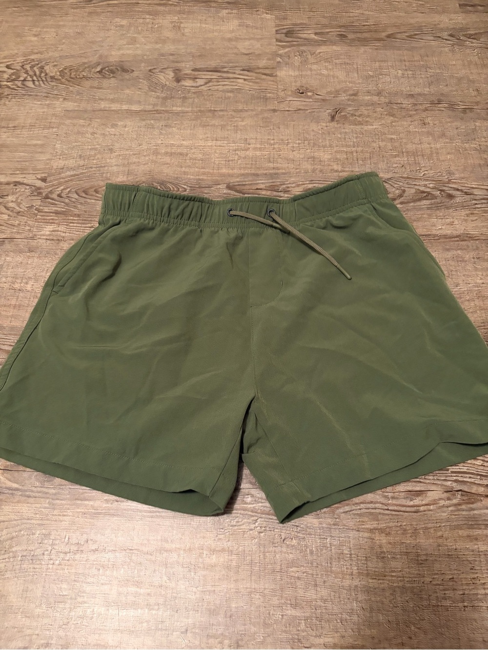 Vineyard Vines Boys Performance Shorts size XL